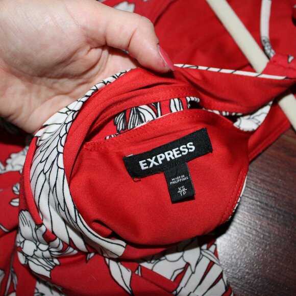 Red Crane Halter Top - Picture 3 of 3